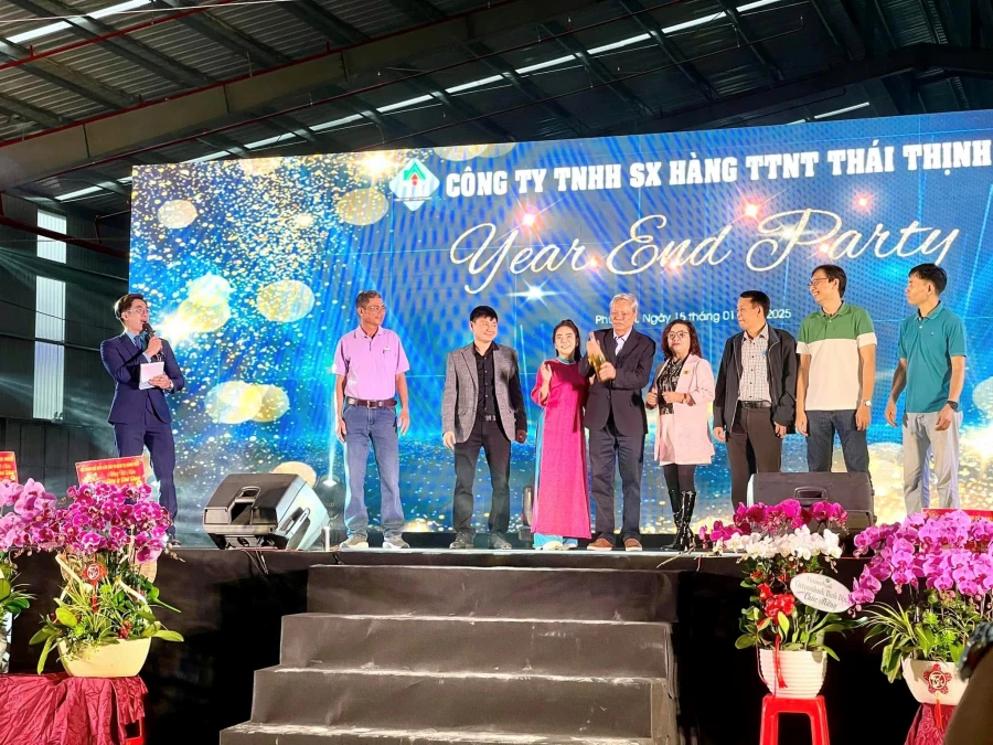 ATTEND THAI THINH FURNITTURE'S YEAR-END PARTY