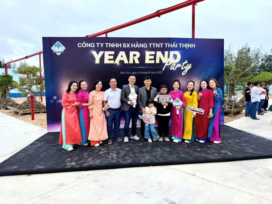 ATTEND THAI THINH FURNITTURE'S YEAR-END PARTY