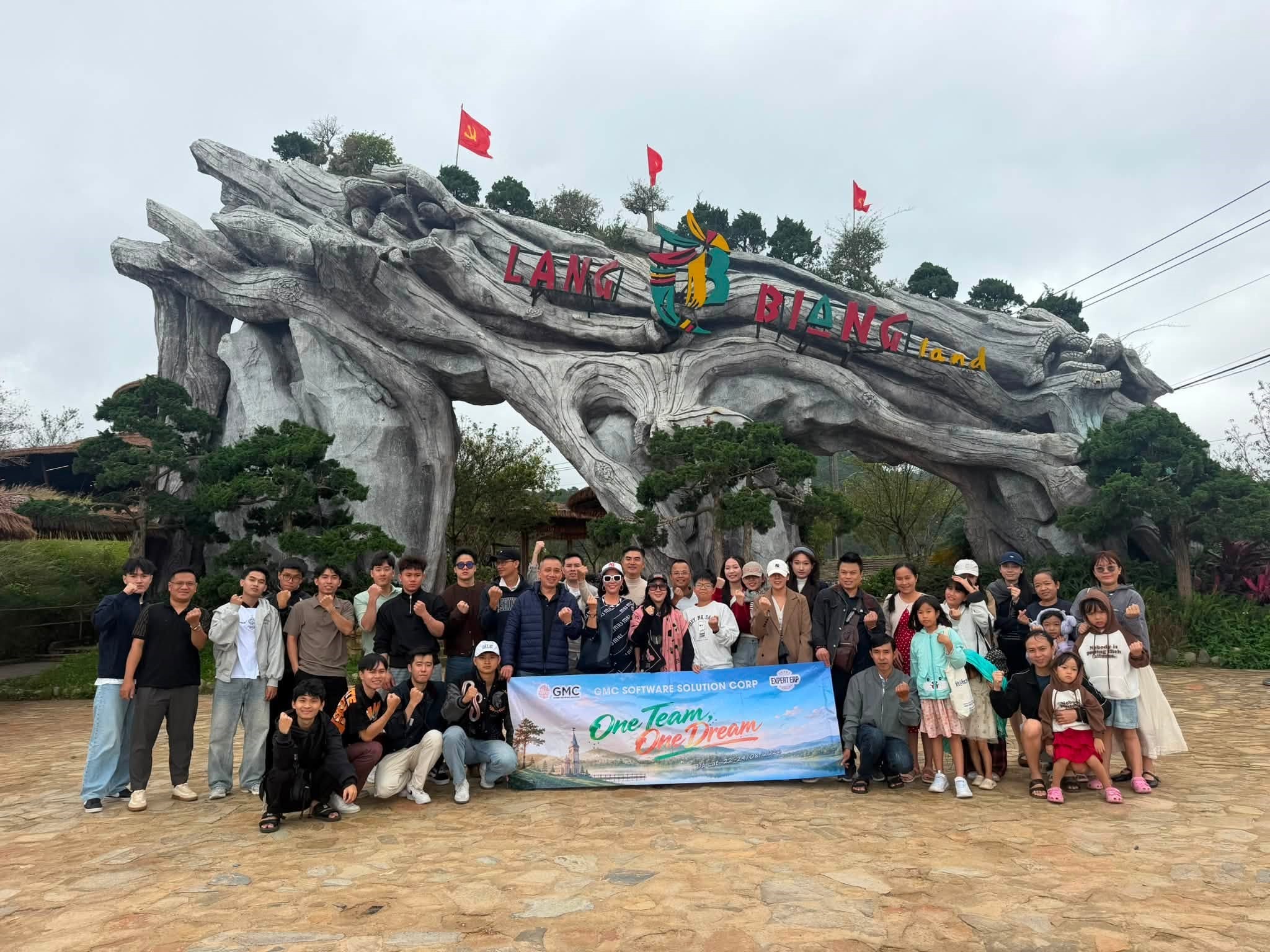 GMC DU LỊCH ĐẾN THÀNH PHỐ NGÀN HOA 2026